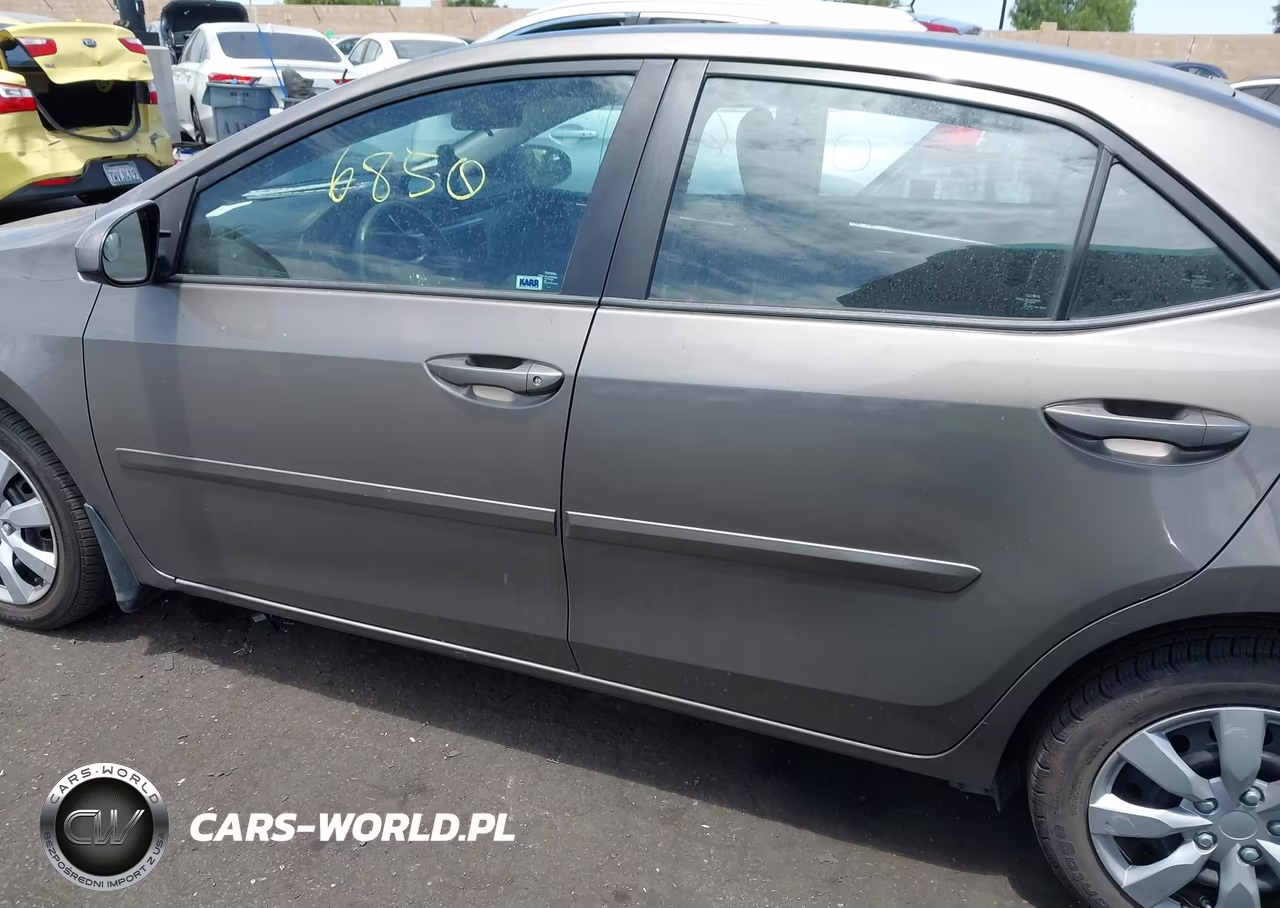 2018 Toyota Corolla Le VIN:5YFBURHEXJP746741 - 15