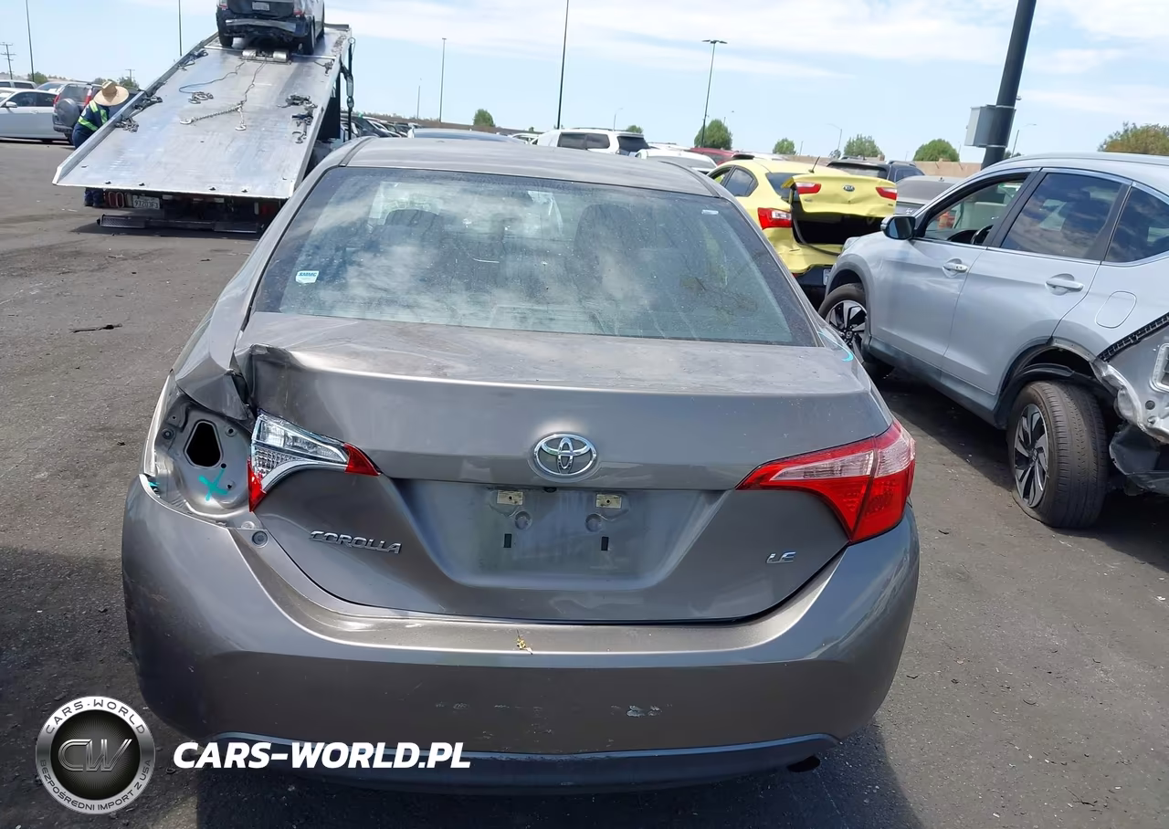 2018 Toyota Corolla Le VIN:5YFBURHEXJP746741 - 17