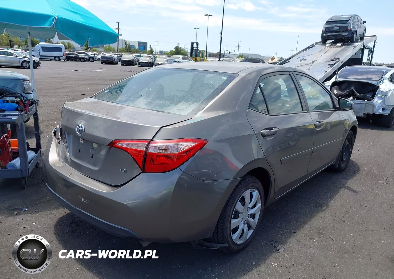 2018 Toyota Corolla Le VIN:5YFBURHEXJP746741 - 4