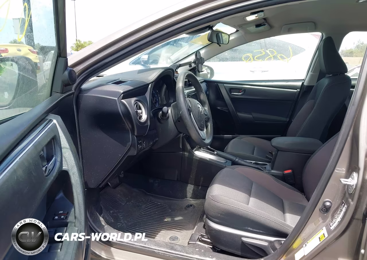 2018 Toyota Corolla Le VIN:5YFBURHEXJP746741 - 5