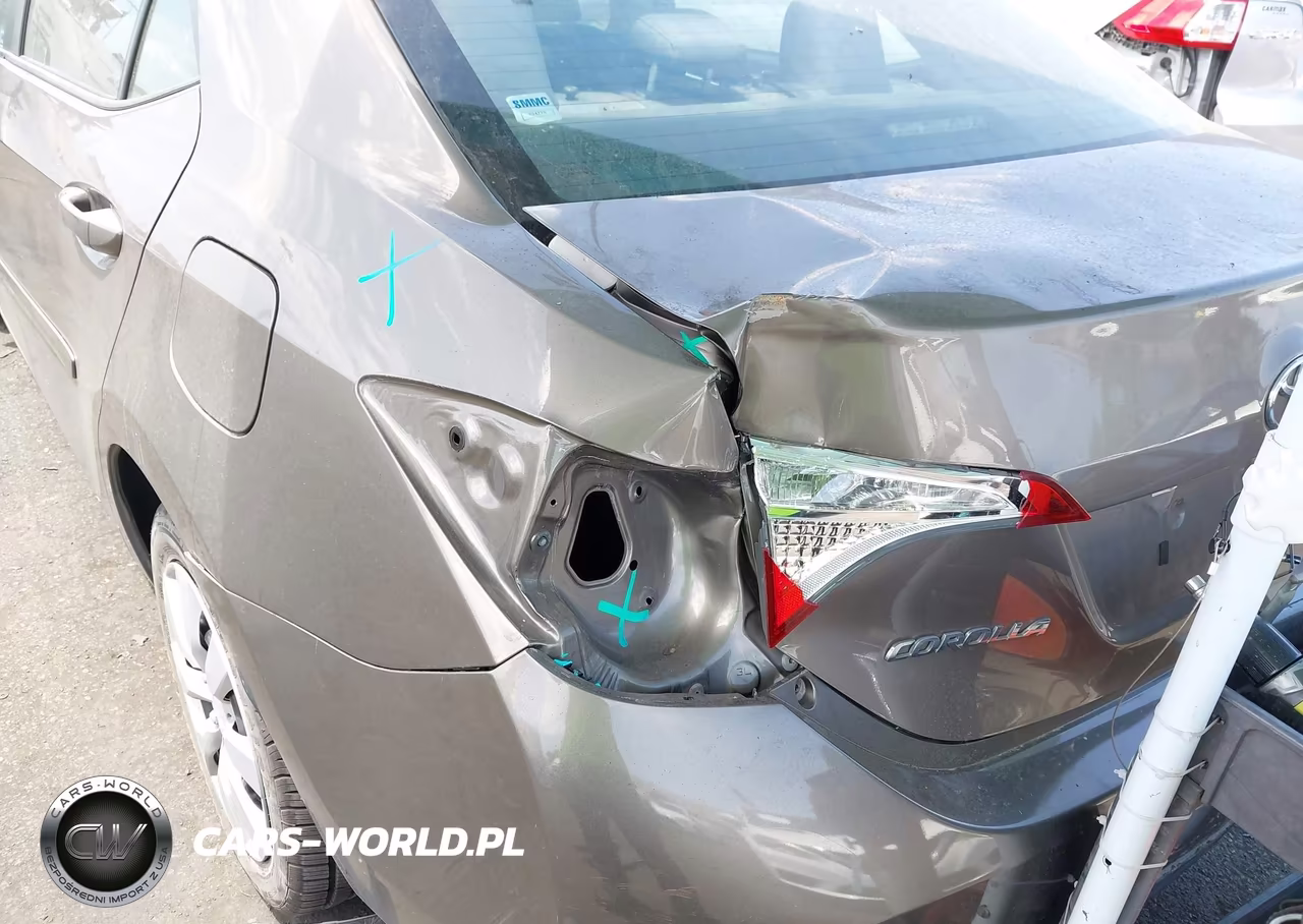 2018 Toyota Corolla Le VIN:5YFBURHEXJP746741 - 6