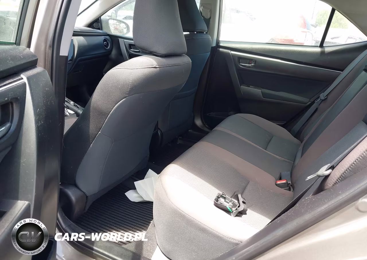 2018 Toyota Corolla Le VIN:5YFBURHEXJP746741 - 8