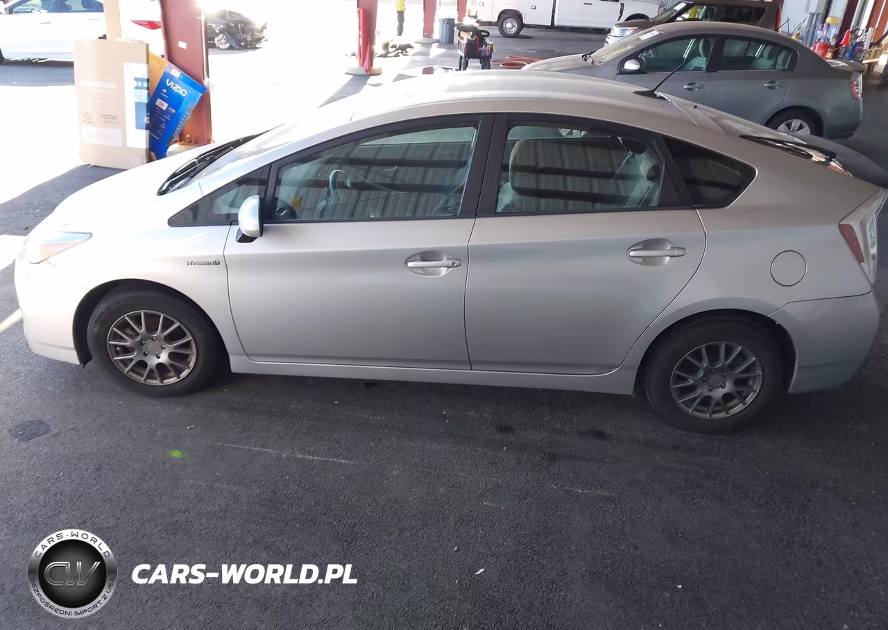 2011 Toyota Prius Two VIN:JTDKN3DU5B5248887 - 14