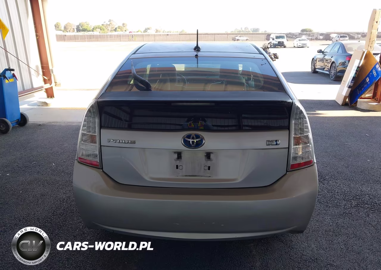 2011 Toyota Prius Two VIN:JTDKN3DU5B5248887 - 16