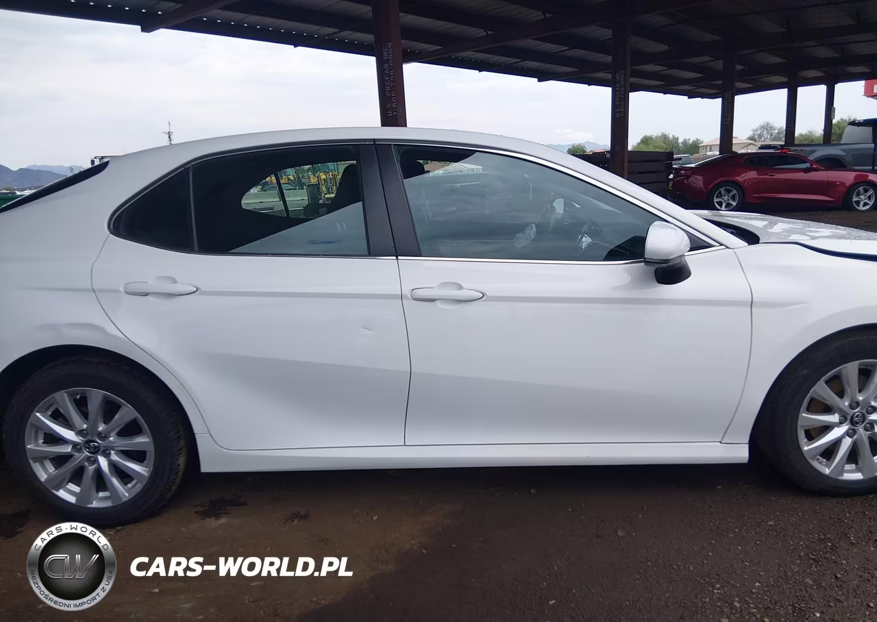 2018 Toyota Camry Le VIN:4T1B11HK3JU528753 - 13