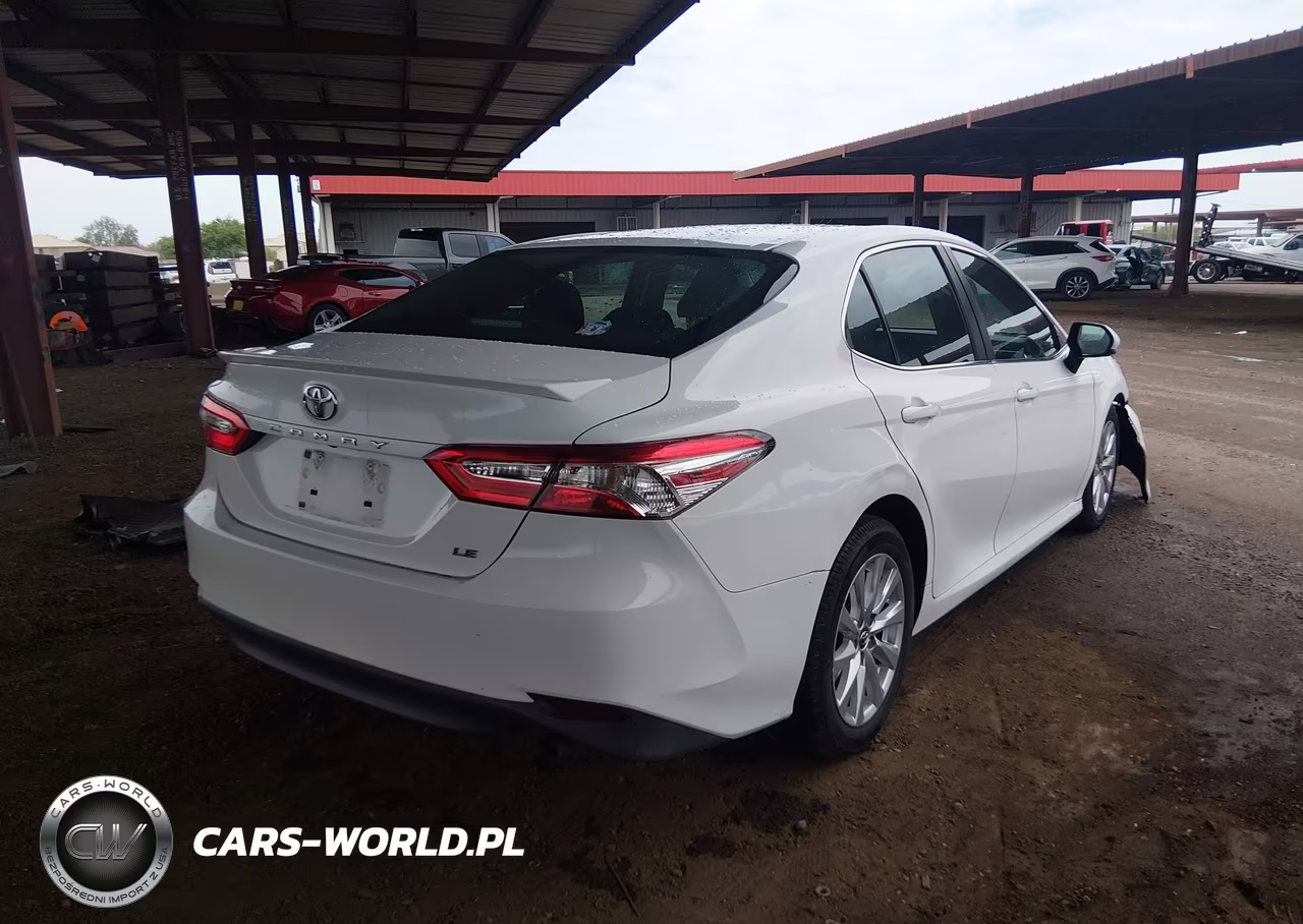 2018 Toyota Camry Le VIN:4T1B11HK3JU528753 - 4