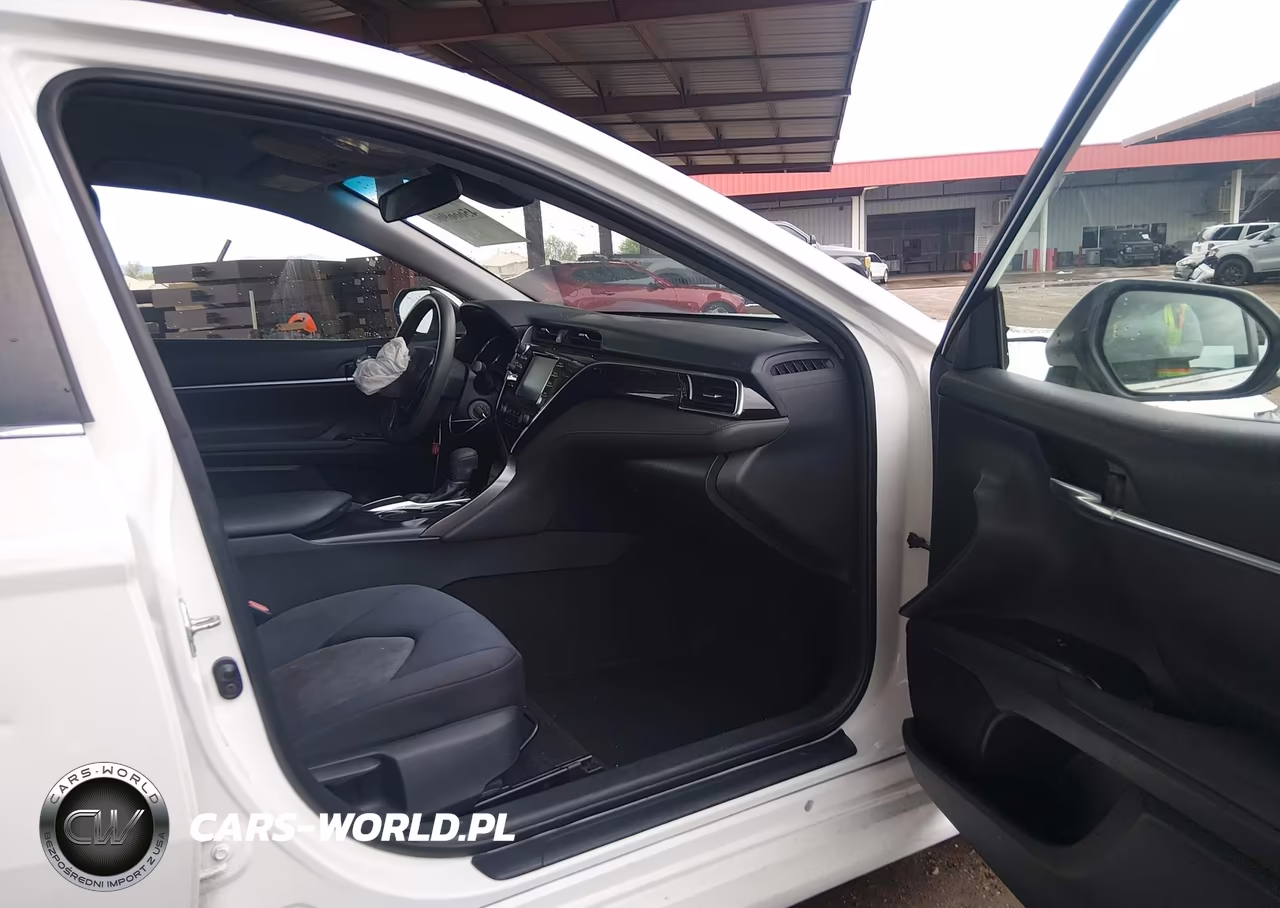 2018 Toyota Camry Le VIN:4T1B11HK3JU528753 - 5