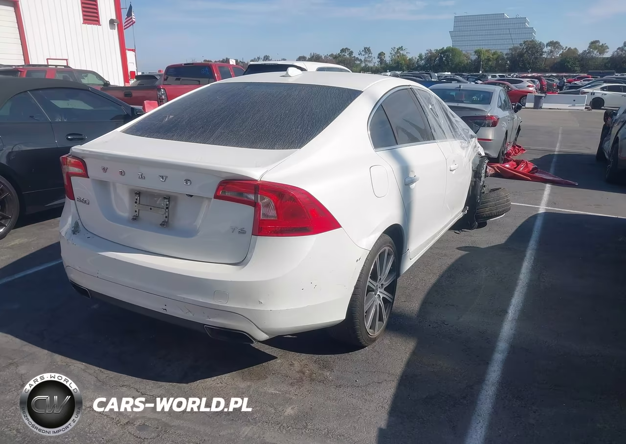 2015 Volvo S60 T6 VIN:YV149MFB7F2318356 - 4
