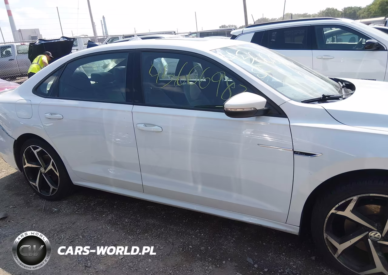 2021 Volkswagen Passat 2.0T R-Line VIN:1VWMA7A38MC008767 - 13