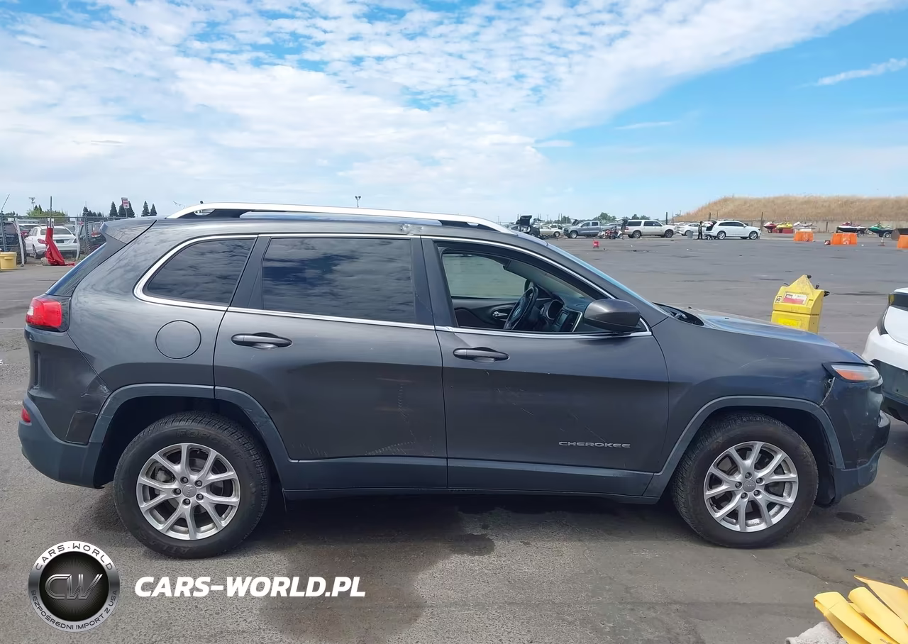 2015 Jeep Cherokee Latitude VIN:1C4PJLCB8FW706214 - 13