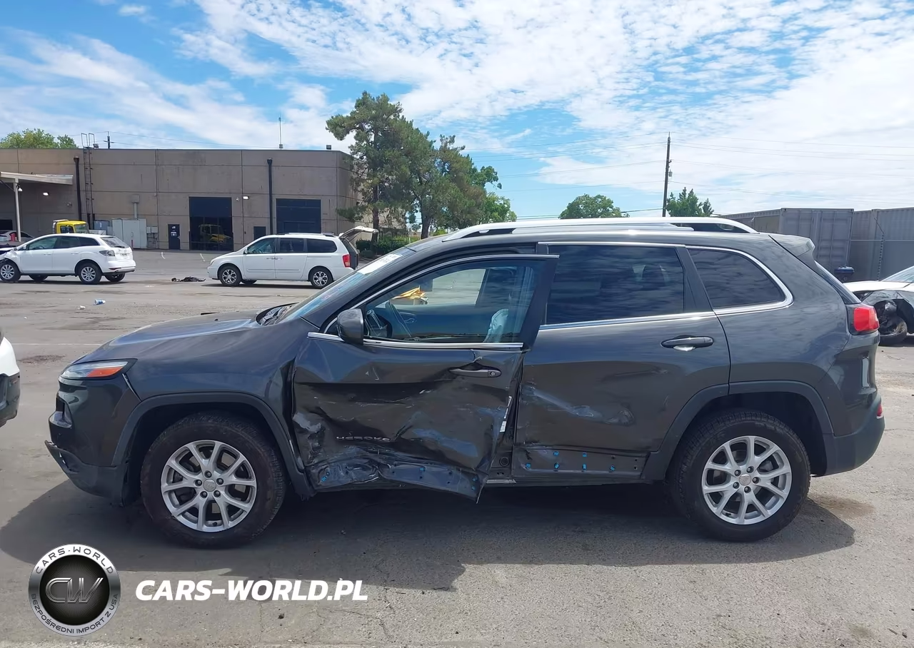 2015 Jeep Cherokee Latitude VIN:1C4PJLCB8FW706214 - 14
