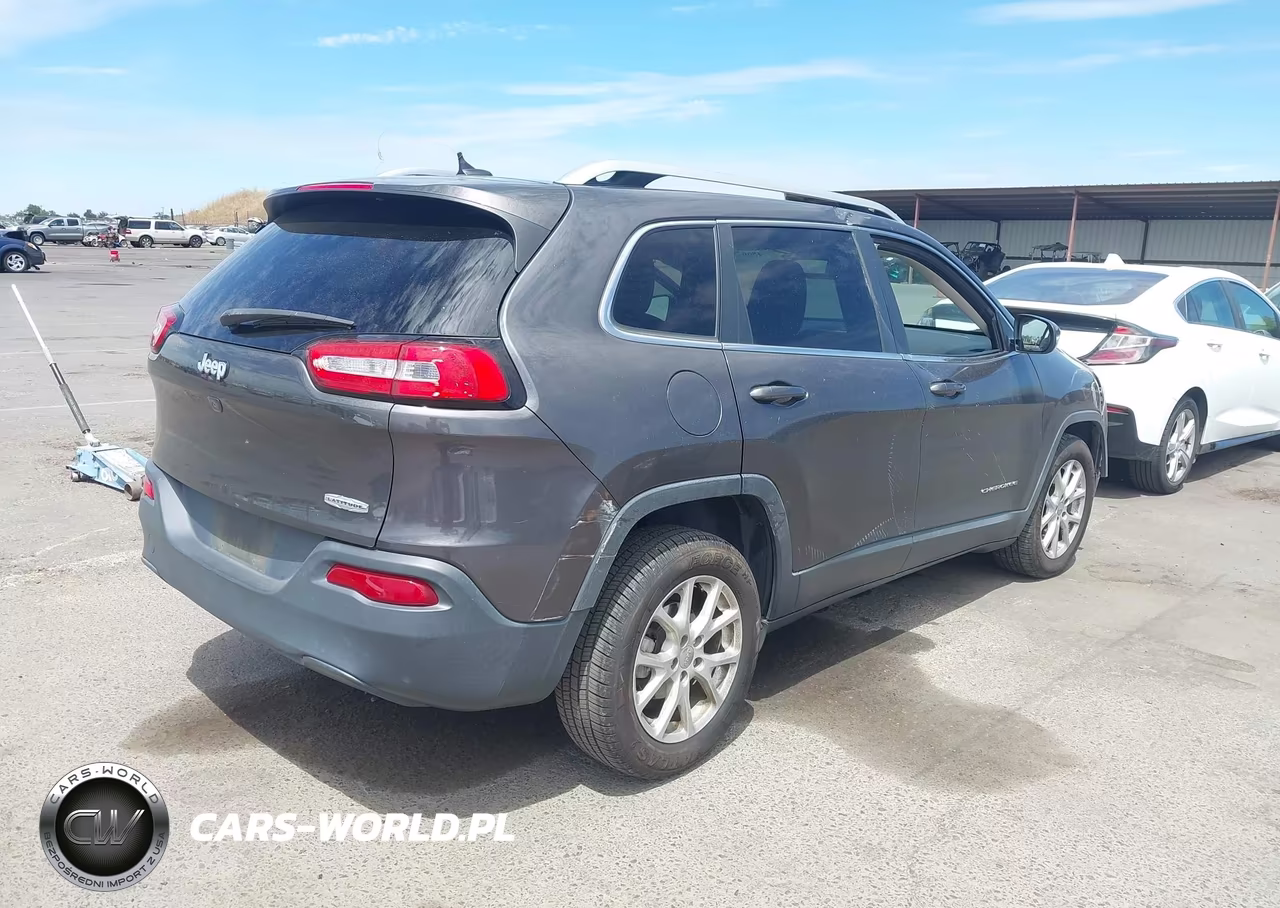 2015 Jeep Cherokee Latitude VIN:1C4PJLCB8FW706214 - 4