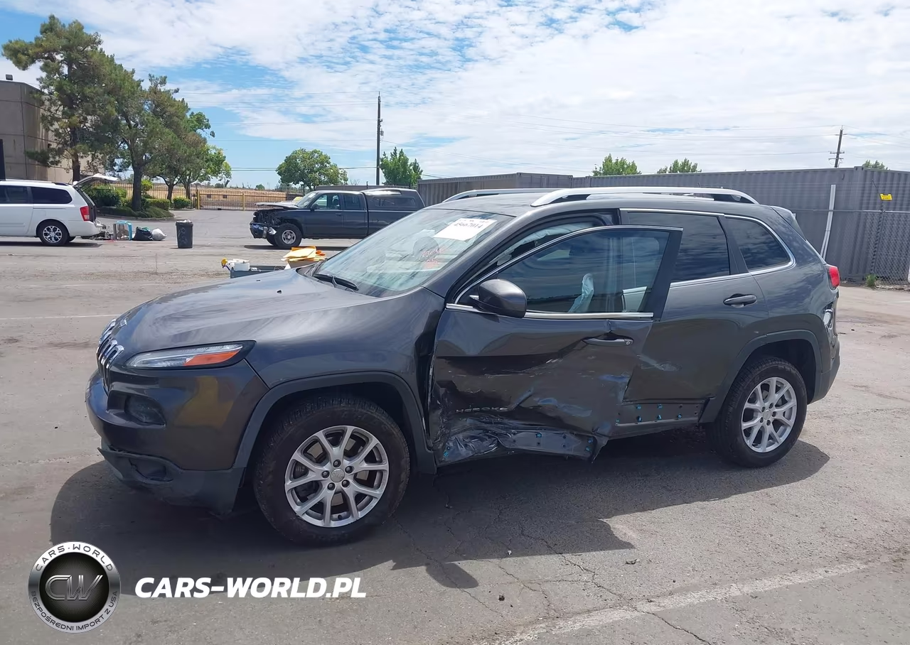 2015 Jeep Cherokee Latitude VIN:1C4PJLCB8FW706214 - 6
