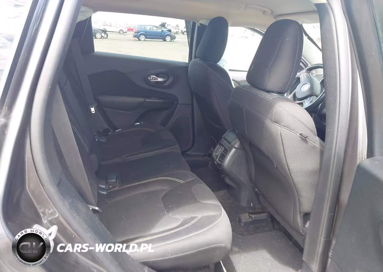 2015 Jeep Cherokee Latitude VIN:1C4PJLCB8FW706214 - 8