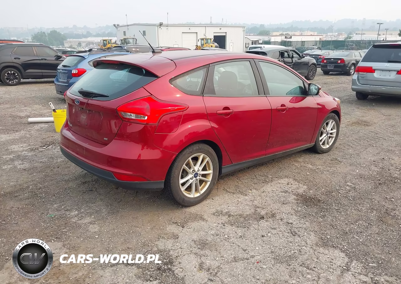 2016 Ford Focus Se VIN:1FADP3K29GL390009 - 4