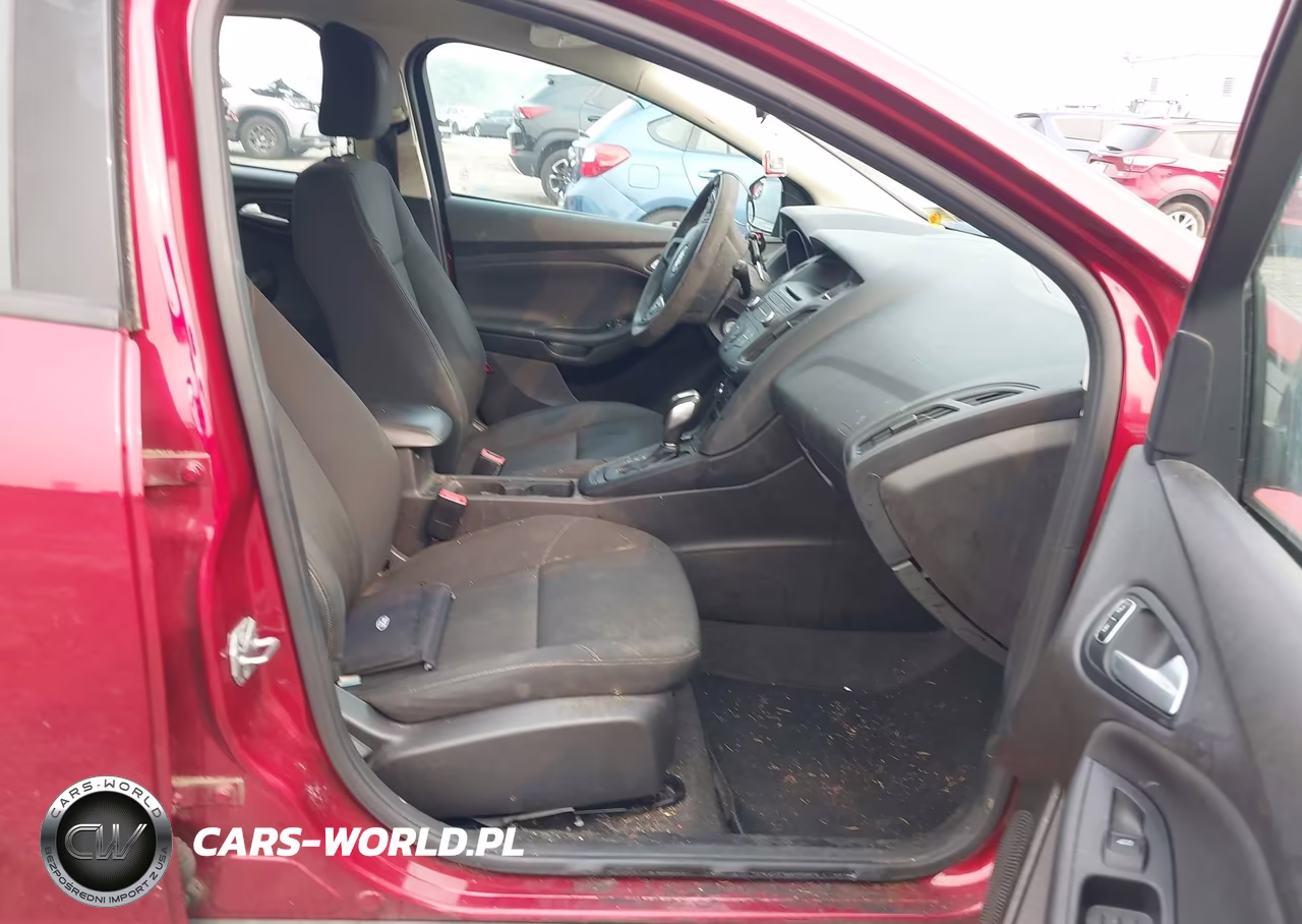 2016 Ford Focus Se VIN:1FADP3K29GL390009 - 5