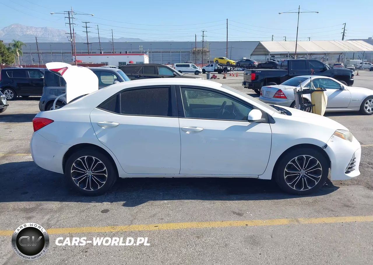 2017 Toyota Corolla Le VIN:5YFBURHE2HP569466 - 13