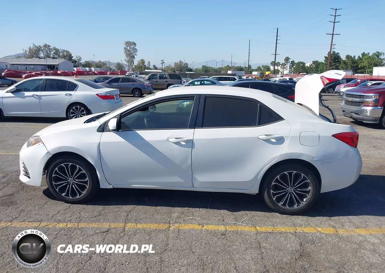 2017 Toyota Corolla Le VIN:5YFBURHE2HP569466 - 14