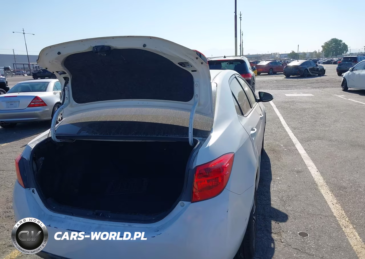 2017 Toyota Corolla Le VIN:5YFBURHE2HP569466 - 16