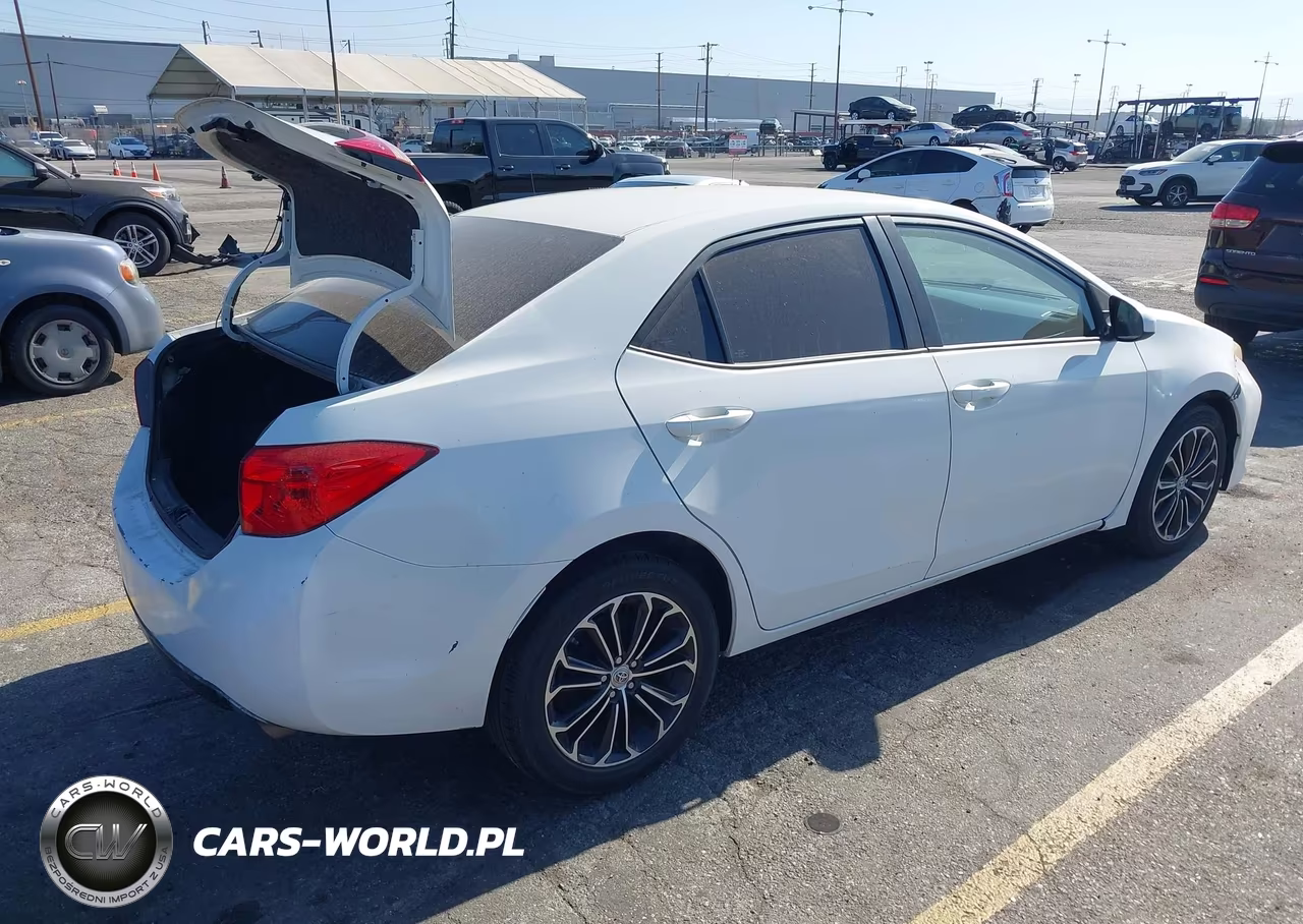 2017 Toyota Corolla Le VIN:5YFBURHE2HP569466 - 4