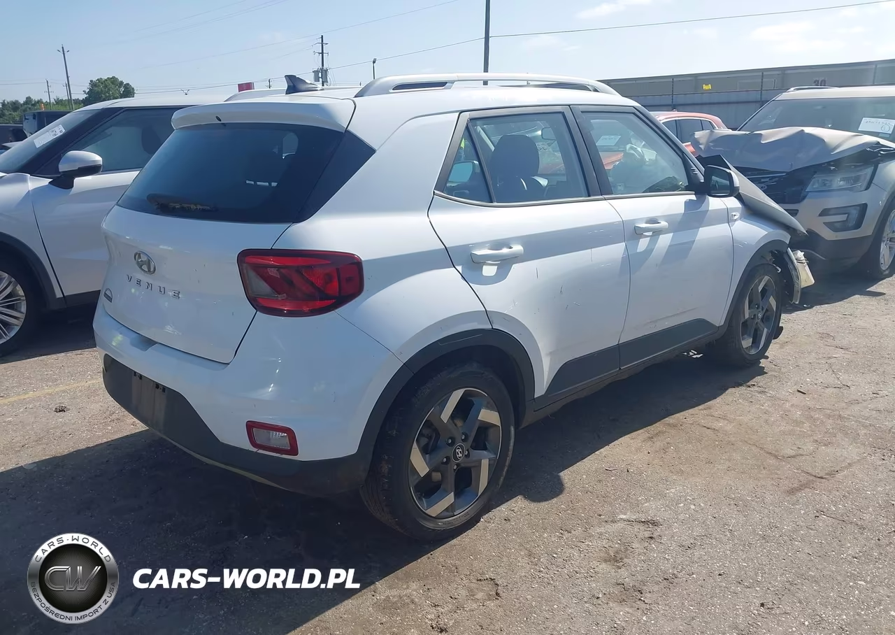 2021 Hyundai Venue Sel VIN:KMHRC8A39MU121268 - 4