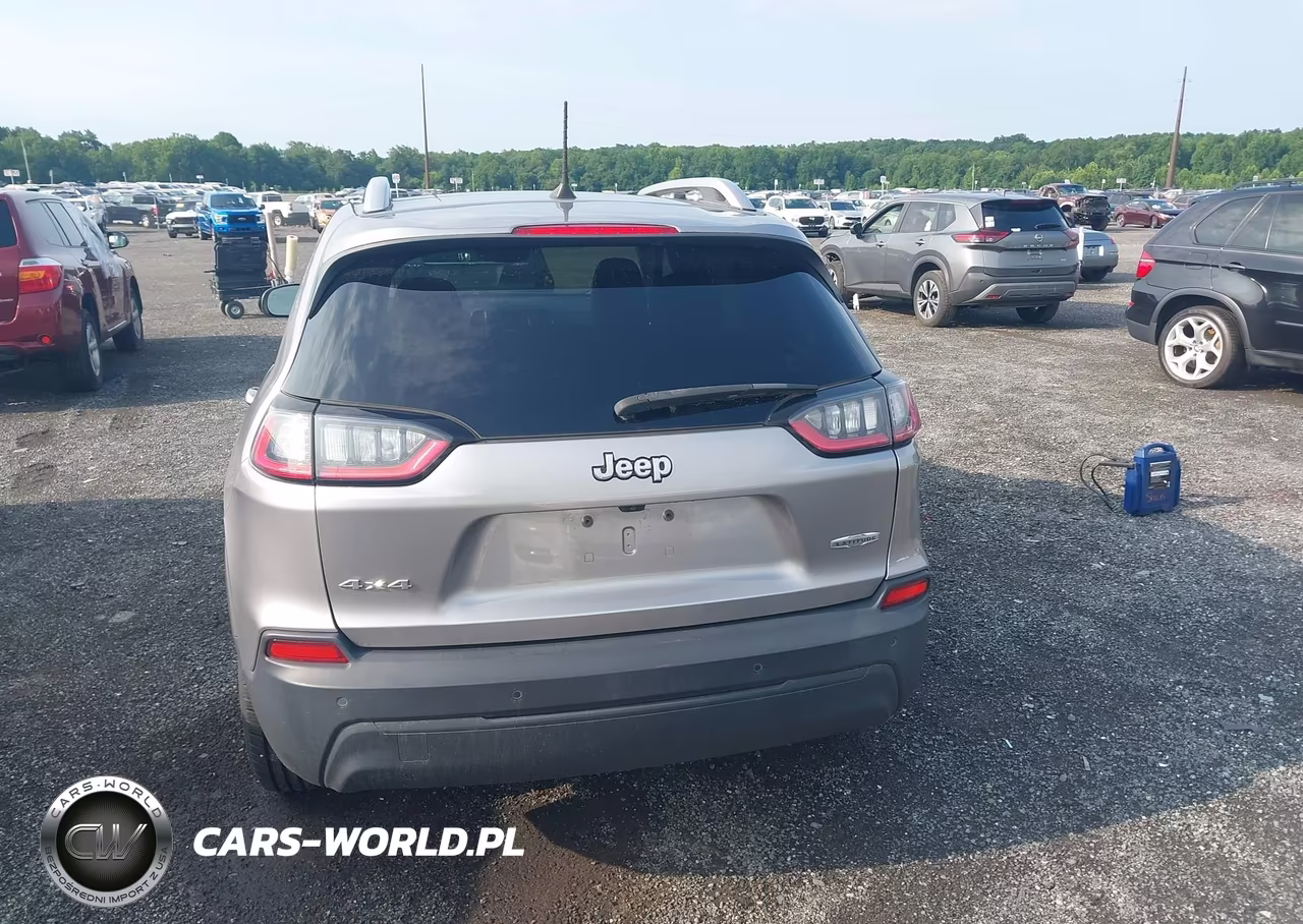 2019 Jeep Cherokee Latitude Plus 4X4 VIN:1C4PJMLB4KD101344 - 16