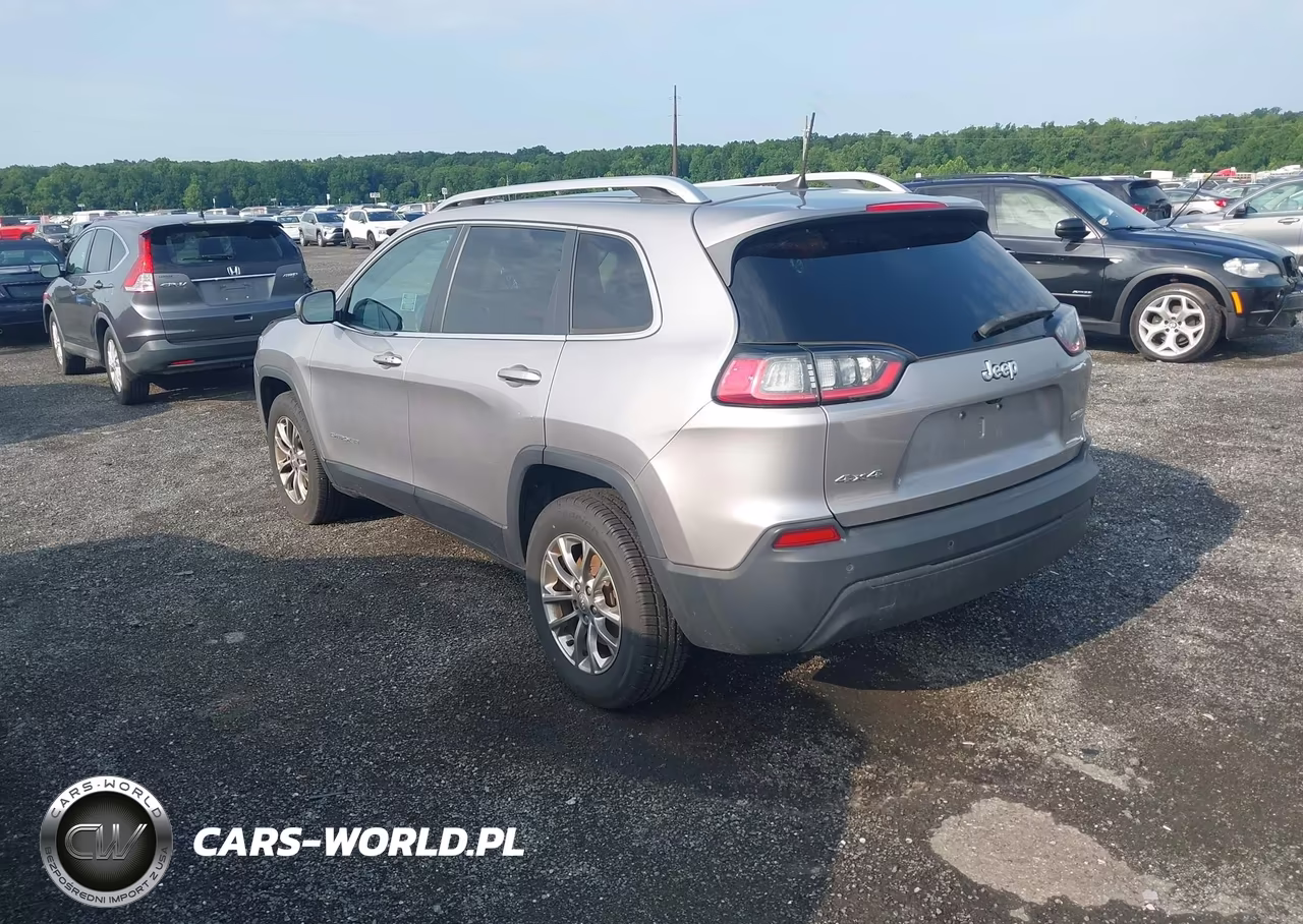 2019 Jeep Cherokee Latitude Plus 4X4 VIN:1C4PJMLB4KD101344 - 3