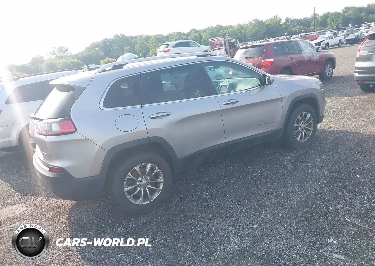 2019 Jeep Cherokee Latitude Plus 4X4 VIN:1C4PJMLB4KD101344 - 4