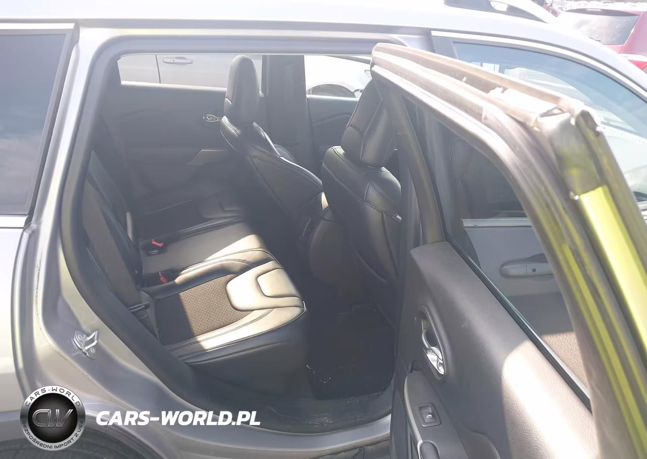 2019 Jeep Cherokee Latitude Plus 4X4 VIN:1C4PJMLB4KD101344 - 8