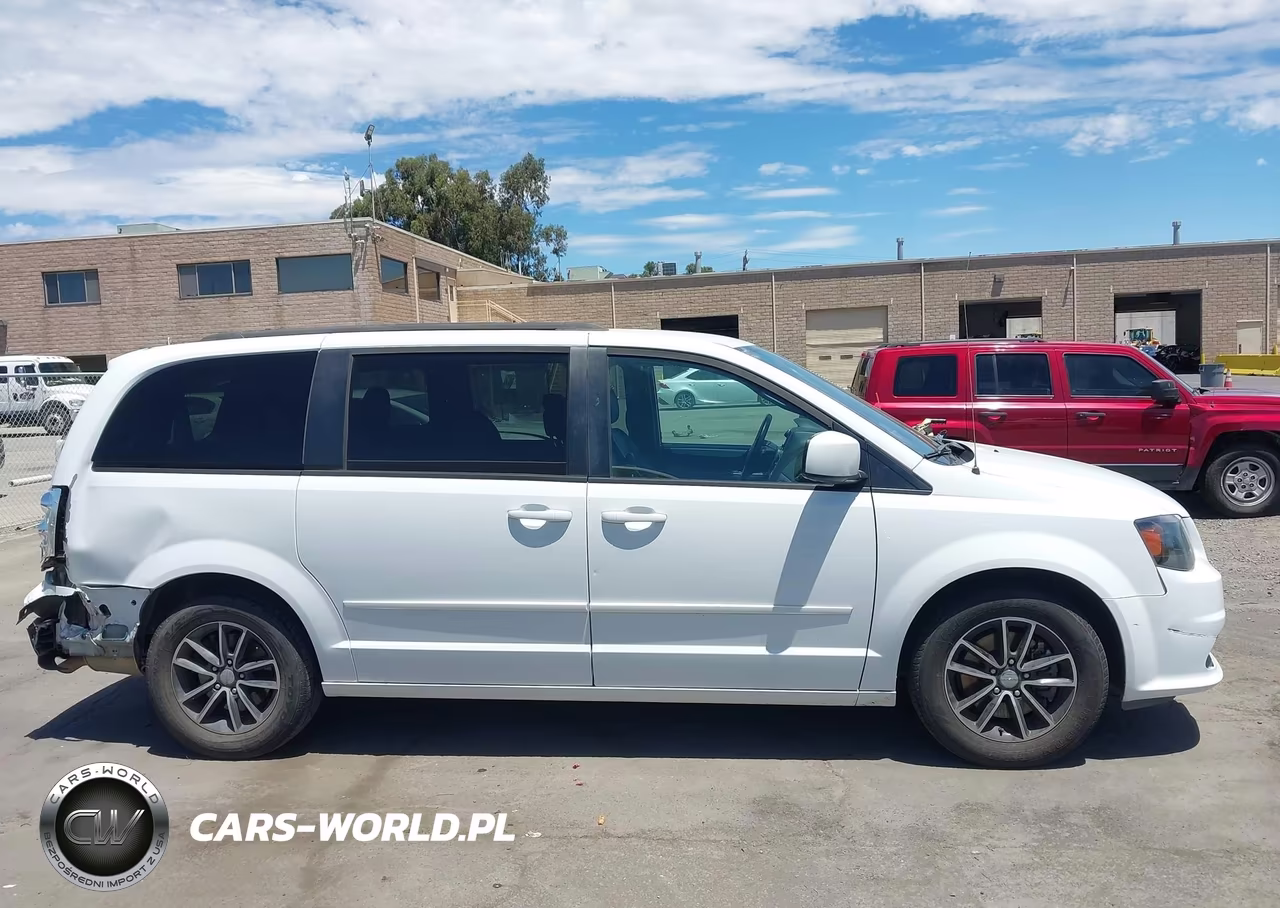 2016 Dodge Grand Caravan R-T VIN:2C4RDGEG8GR277585 - 13