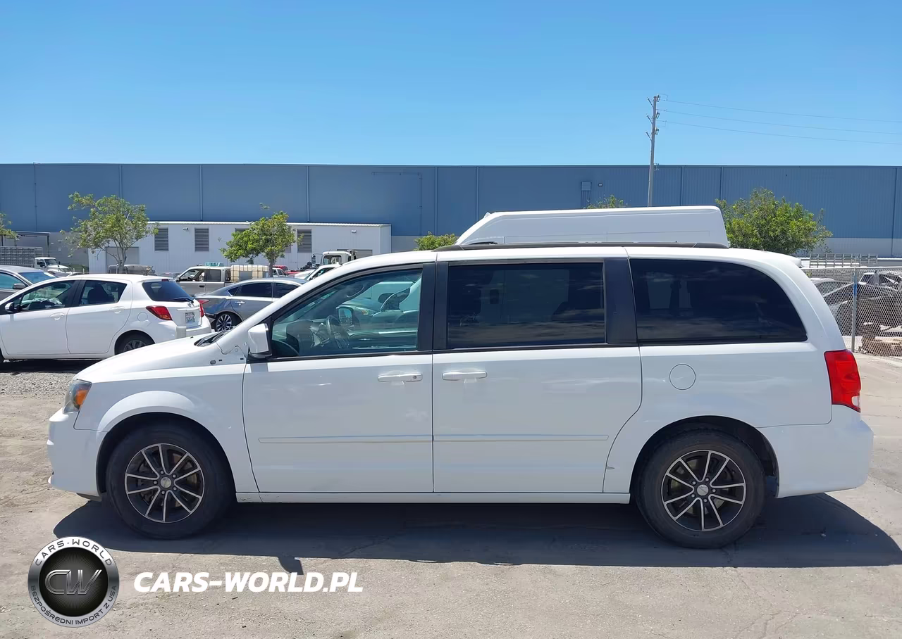 2016 Dodge Grand Caravan R-T VIN:2C4RDGEG8GR277585 - 14