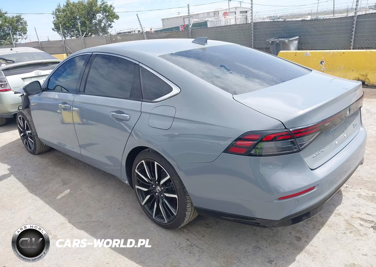 2023 Honda Accord Touring Hybrid VIN:1HGCY2F83PA006055 - 3