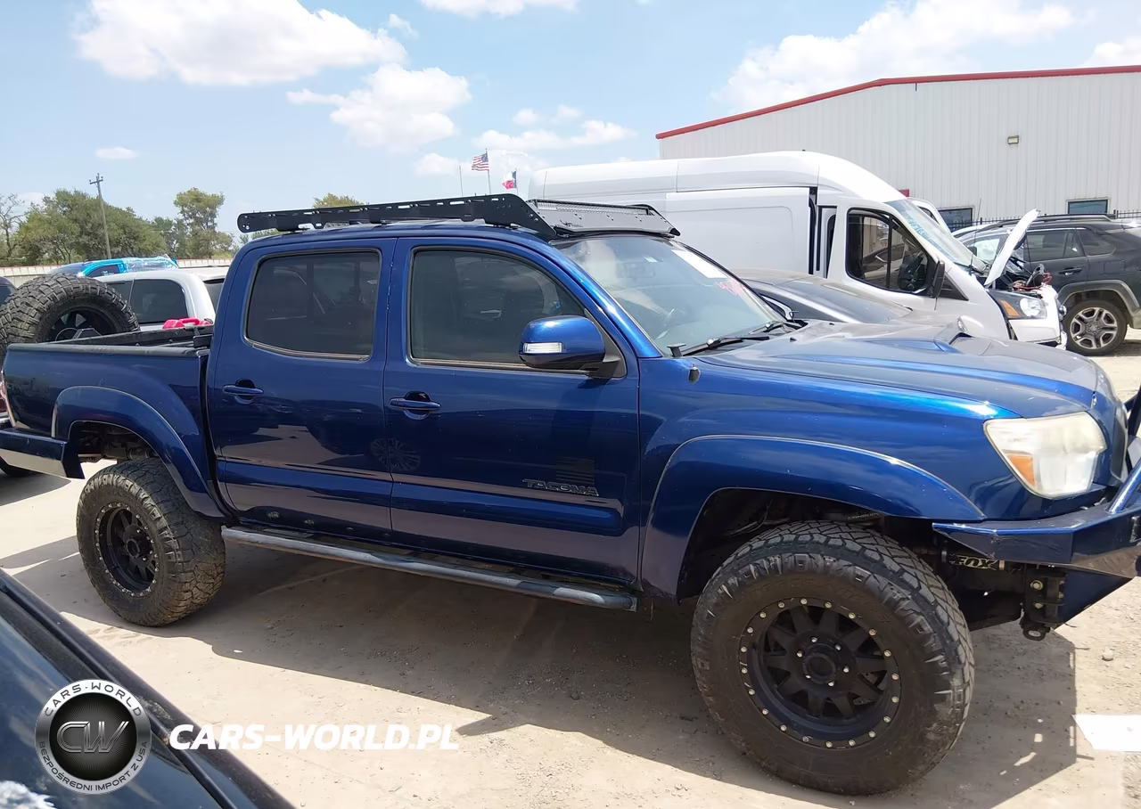 2015 Toyota Tacoma Base V6 VIN:5TFLU4ENXFX116626 - 13
