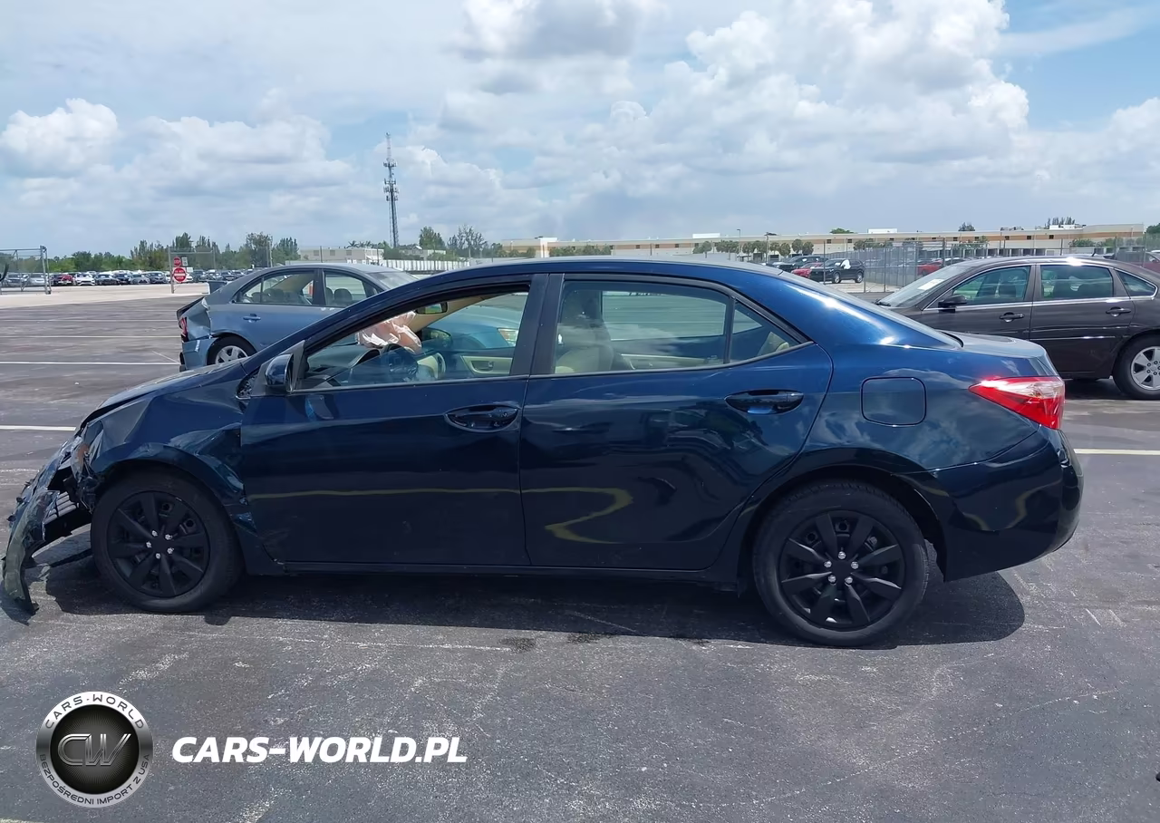2018 Toyota Corolla Le VIN:5YFBURHE3JP771741 - 14