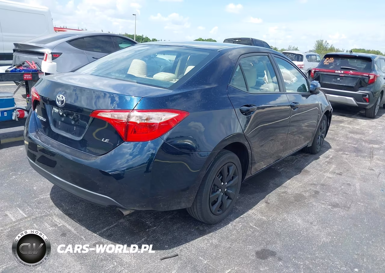 2018 Toyota Corolla Le VIN:5YFBURHE3JP771741 - 4