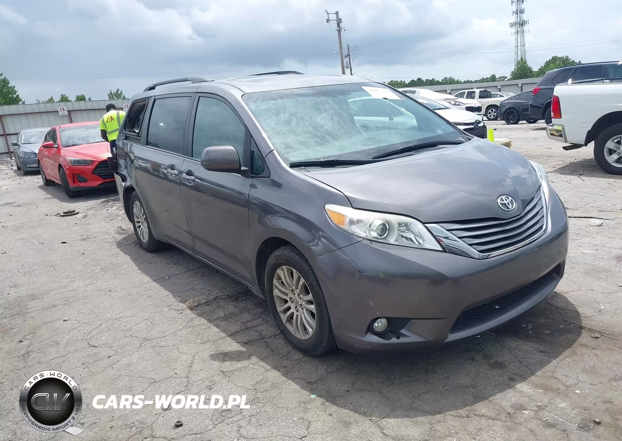 2015 Toyota Sienna Xle 8 Passenger – zdjęcie 1 z 16