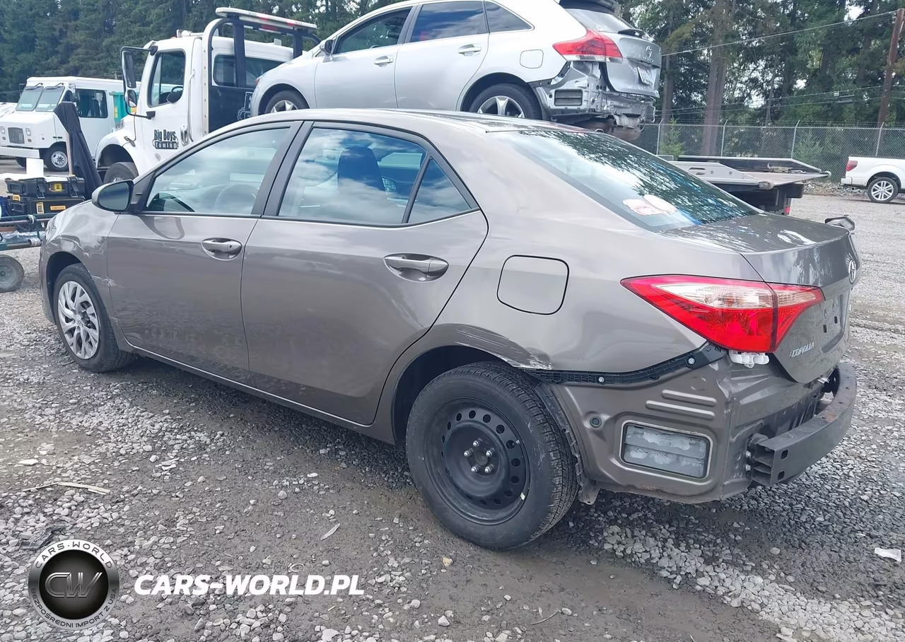 2018 Toyota Corolla Le VIN:2T1BURHE5JC046206 - 3