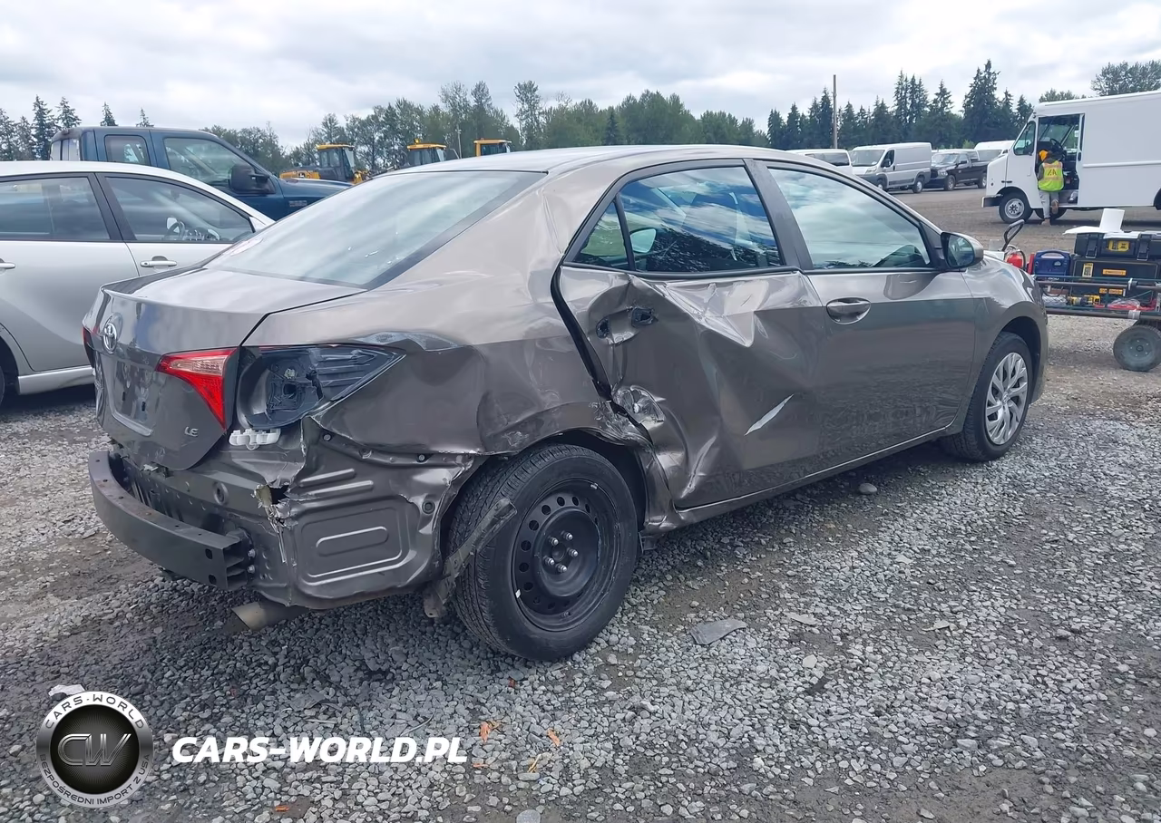 2018 Toyota Corolla Le VIN:2T1BURHE5JC046206 - 4