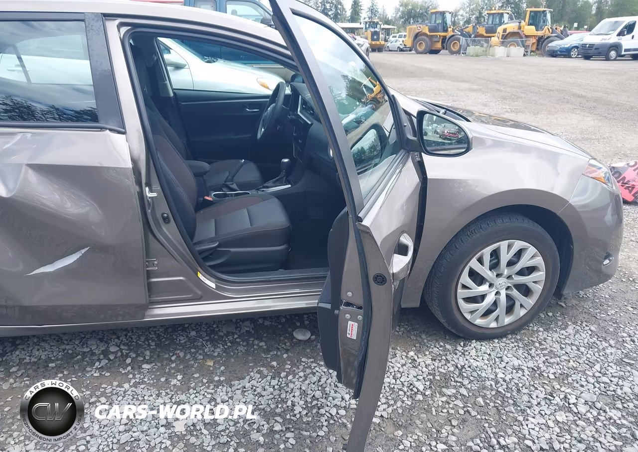2018 Toyota Corolla Le VIN:2T1BURHE5JC046206 - 5