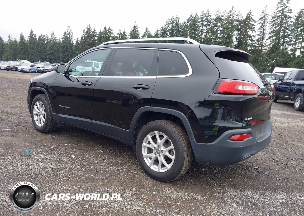 2018 Jeep Cherokee Latitude 4X4 VIN:1C4PJMCB8JD528444 - 3