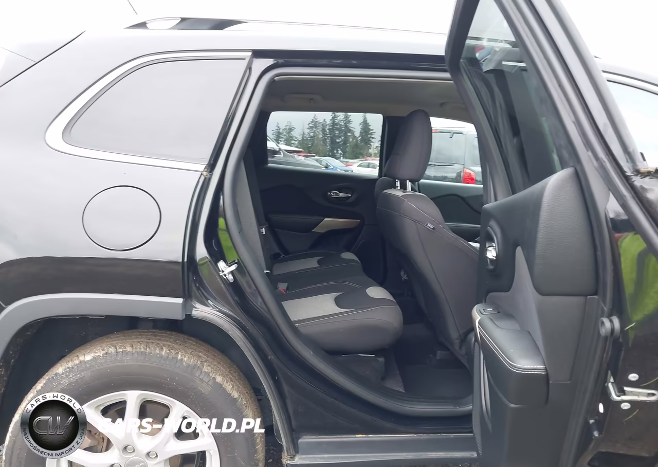 2018 Jeep Cherokee Latitude 4X4 VIN:1C4PJMCB8JD528444 - 8