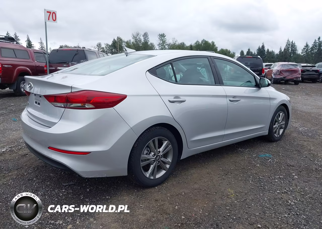 2018 Hyundai Elantra Sel VIN:5NPD84LF2JH387849 - 4