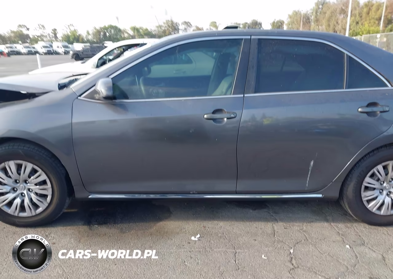 2014 Toyota Camry Le VIN:4T4BF1FK1ER414458 - 14