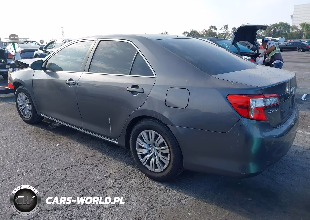 2014 Toyota Camry Le VIN:4T4BF1FK1ER414458 - 3