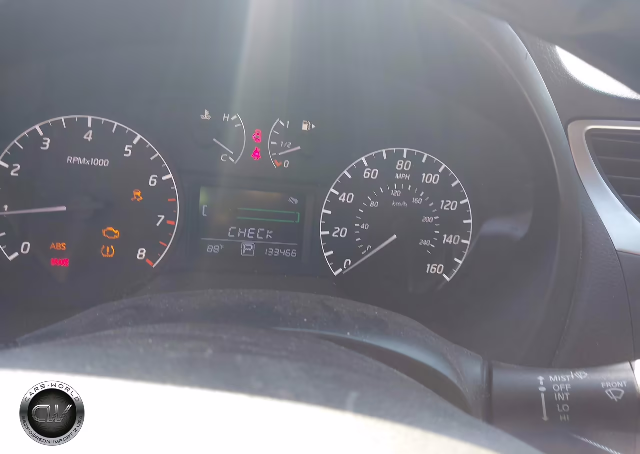 2015 Nissan Sentra S VIN:3N1AB7AP2FY271596 - 7