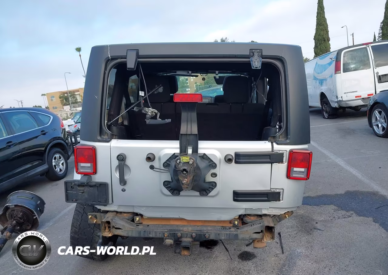2011 Jeep Wrangler Unlimited Sahara VIN:1J4HA5H1XBL551400 - 17
