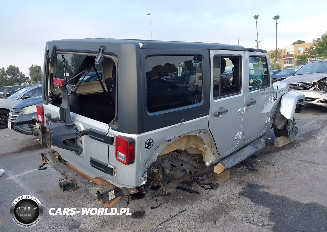 2011 Jeep Wrangler Unlimited Sahara VIN:1J4HA5H1XBL551400 - 4