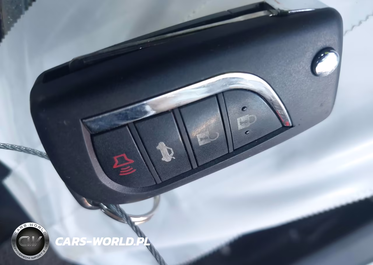2020 Toyota Camry Le VIN:4T1C11AK4LU342754 - 11