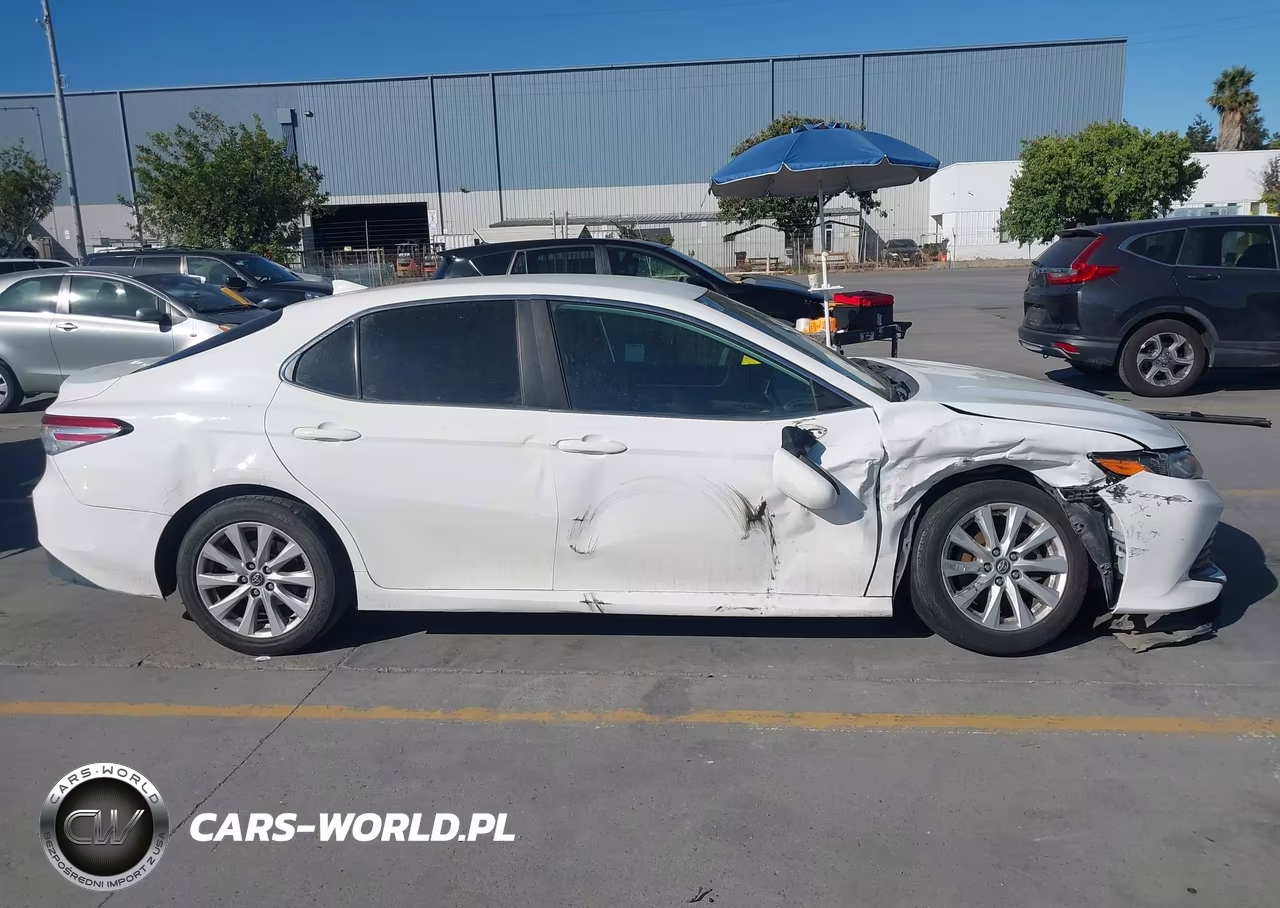 2020 Toyota Camry Le VIN:4T1C11AK4LU342754 - 13