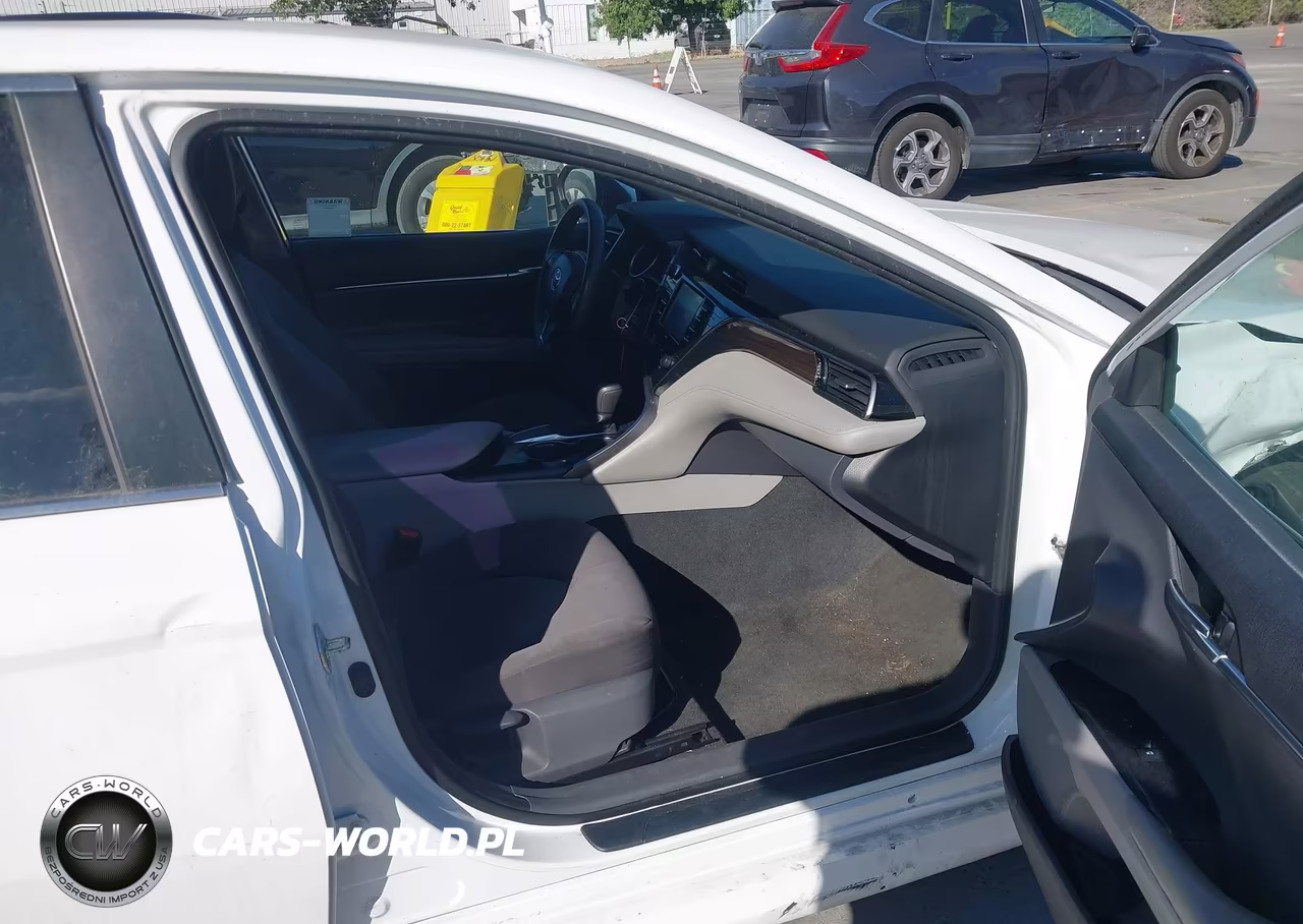 2020 Toyota Camry Le VIN:4T1C11AK4LU342754 - 5